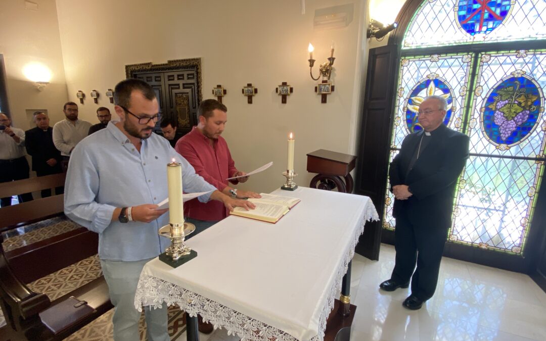 Julián Benítez y Alejandro González realizan el último paso para ser ordenados diáconos este sábado en la Santa Iglesia Catedral