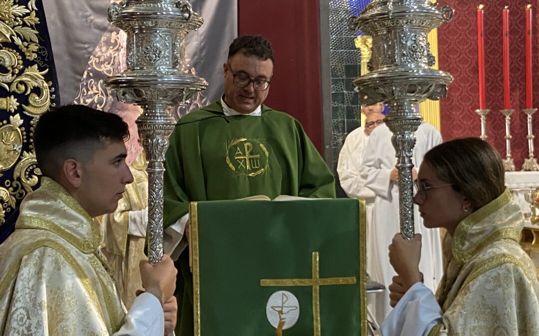 El sacerdote Luis Salado toma posesión de la parroquia de Nuestra Señora de las Viñas de Jerez de la Frontera