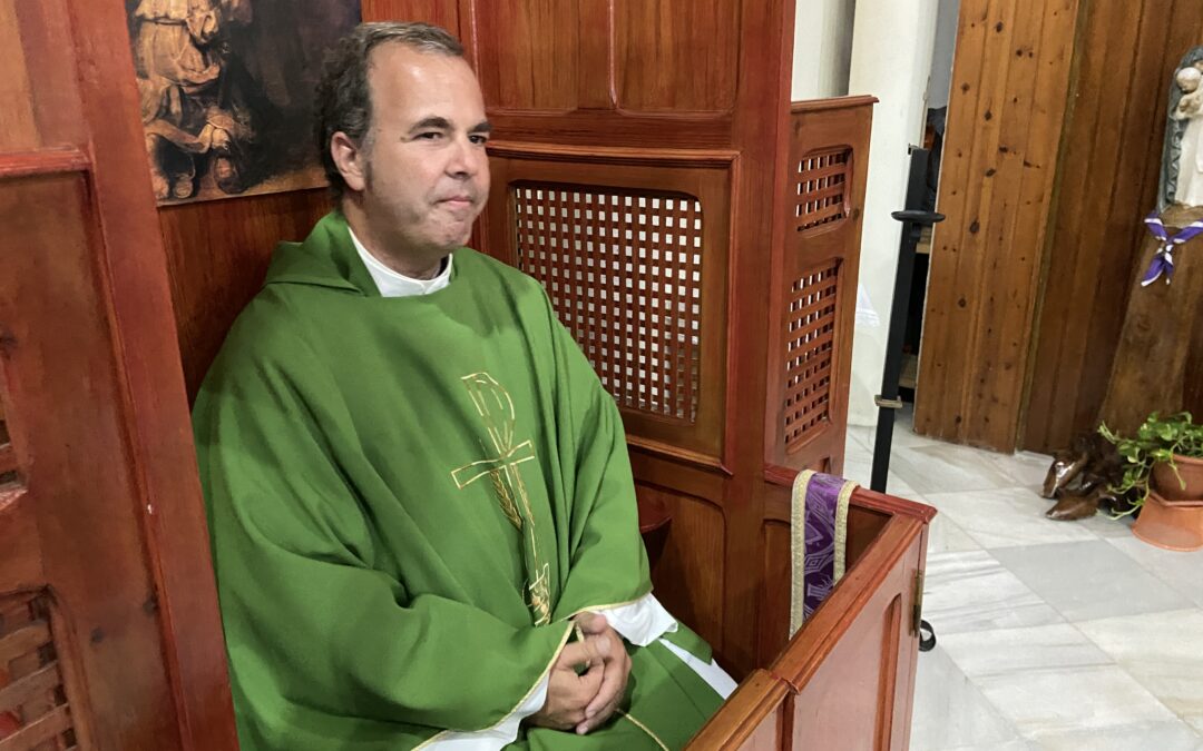 El sacerdote Pablo Gómez toma posesión como párroco de Santa María Madre de la Iglesia de Jerez de la Frontera