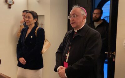 Monseñor Rico Pavés recibe la visita de la pregonera de la Semana Santa de Jerez